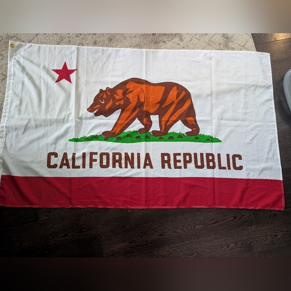 California Republic Bear Flag - Red, Brown, Green, White 5ft X3ft - Picture 1 of 8